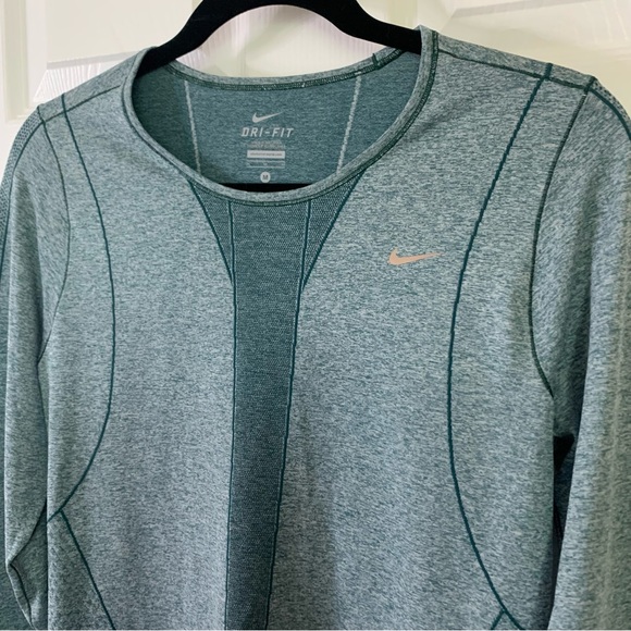 Nike Dri-fit Long Sleeve Athletic Top, size M - Picture 3 of 6